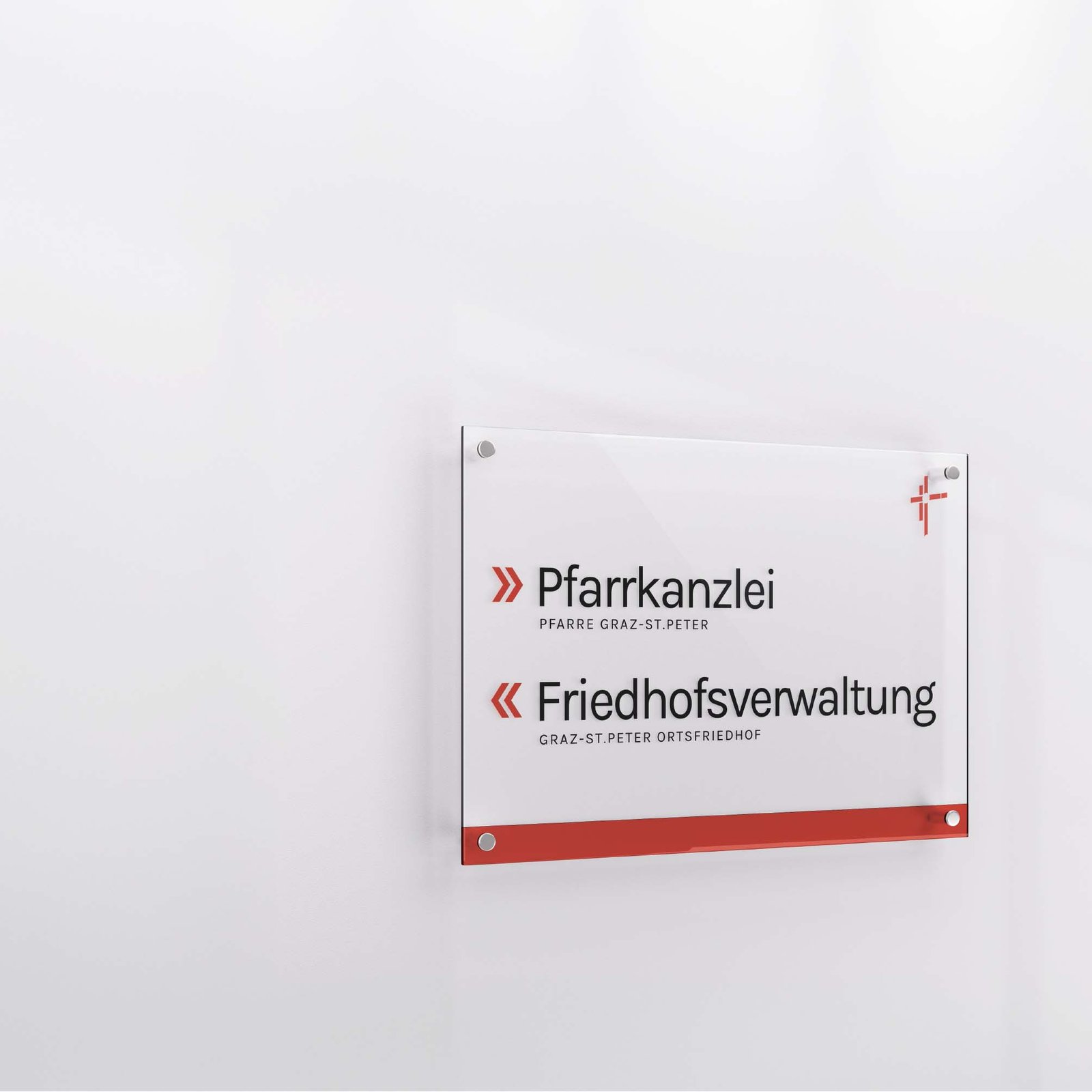 Acrylschild an weißer Wand mit Aufschrift „Pfarrkanzlei“ und „Friedhofsverwaltung Graz-St. Peter“, ergänzt durch rote grafische Elemente.