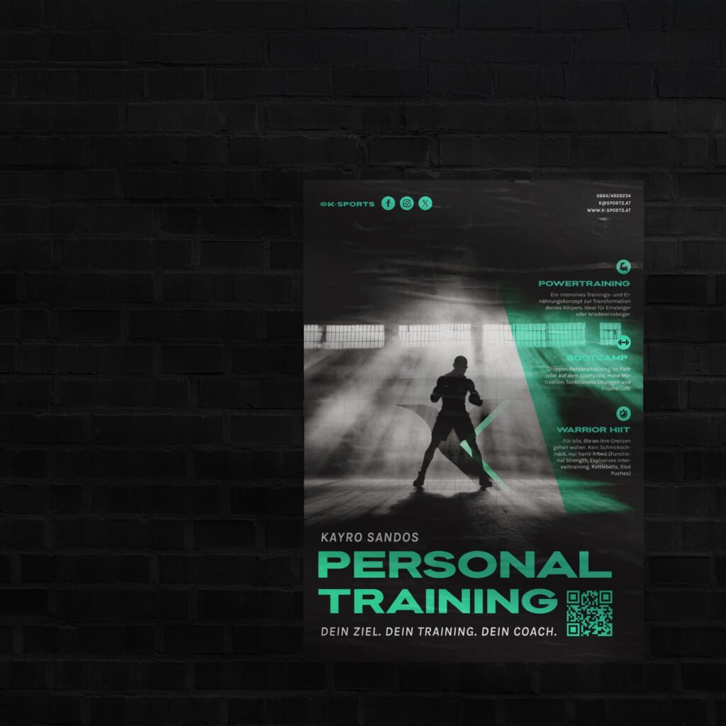 Personal-Training-Plakat an dunkler Wand mit sportlicher Silhouette, Slogan „Dein Ziel. Dein Training. Dein Coach.“ und Angeboten wie Powertraining und Warrior HIIT.